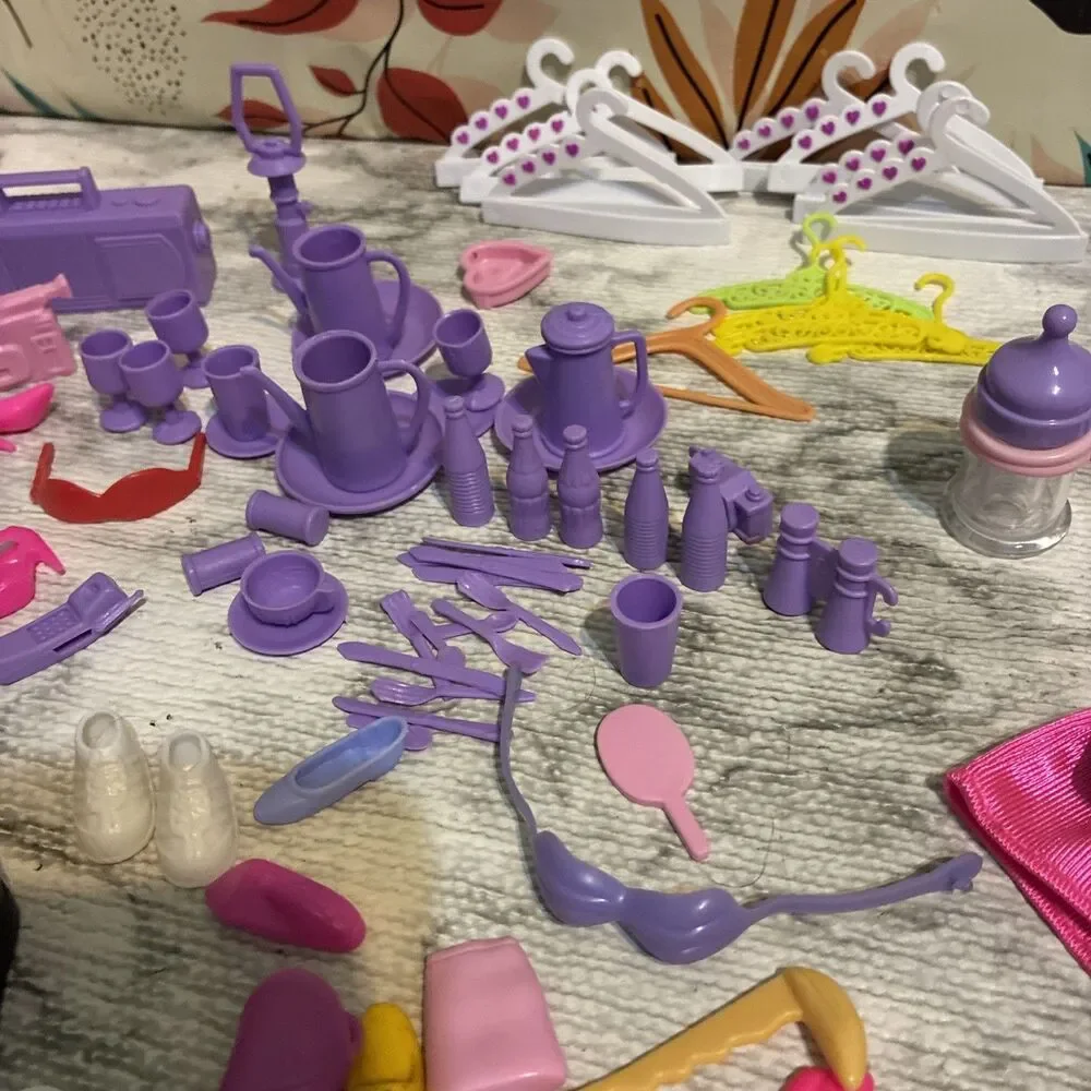 barbie accessories lot: 1960’s, 1992 Hangers And Other Items